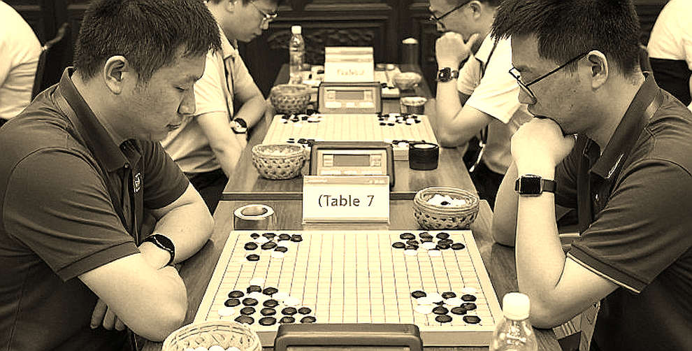 Carlsen gọi Sindarov là cửa trên trước Gukesh: đọc một nhận định bằng tọa độ bàn cờ