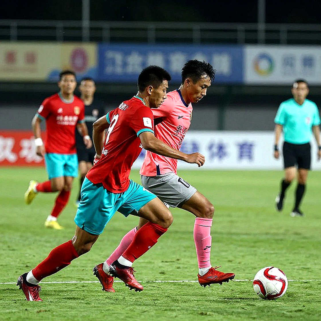 Việt Nam tái thiết hàng thủ hậu AFF Cup: Khi Kim Sang-sik đặt cược vào chiều cao và dòng máu Việt kiều