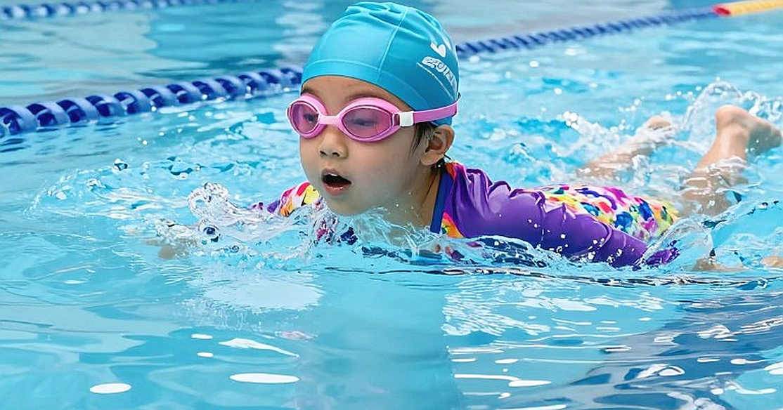 Khi Dữ Liệu Bơi Lội Không Còn Gì Để Đọc: Một Báo Cáo Rỗng Và Cái Bẫy Niềm Tin