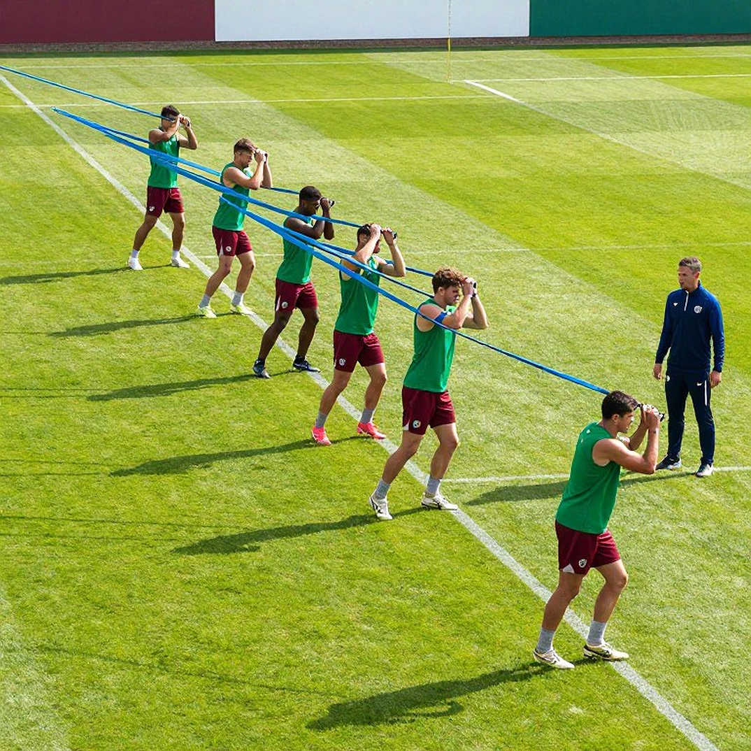 Coach Kim Sang-sik Returns to South Korea After Father's Death: Human Signal and Tactical Preparation Challenge Ahead of ASEAN Cup 2026
